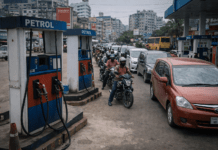 আতঙ্কে জ্বালানি কেনা: চট্টগ্রামে পেট্রোল পাম্পে দীর্ঘ যানজট | Panic Buying Triggers Long Fuel Queues in Chattogram